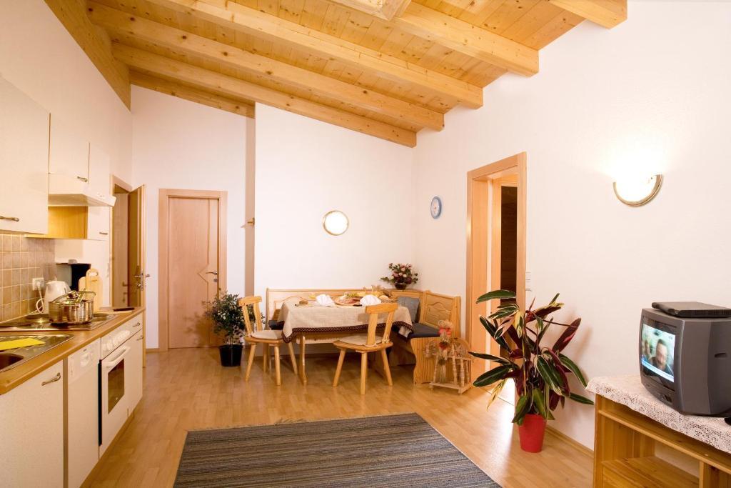 Haus Weidmannsheil Apartman Längenfeld Szoba fotó